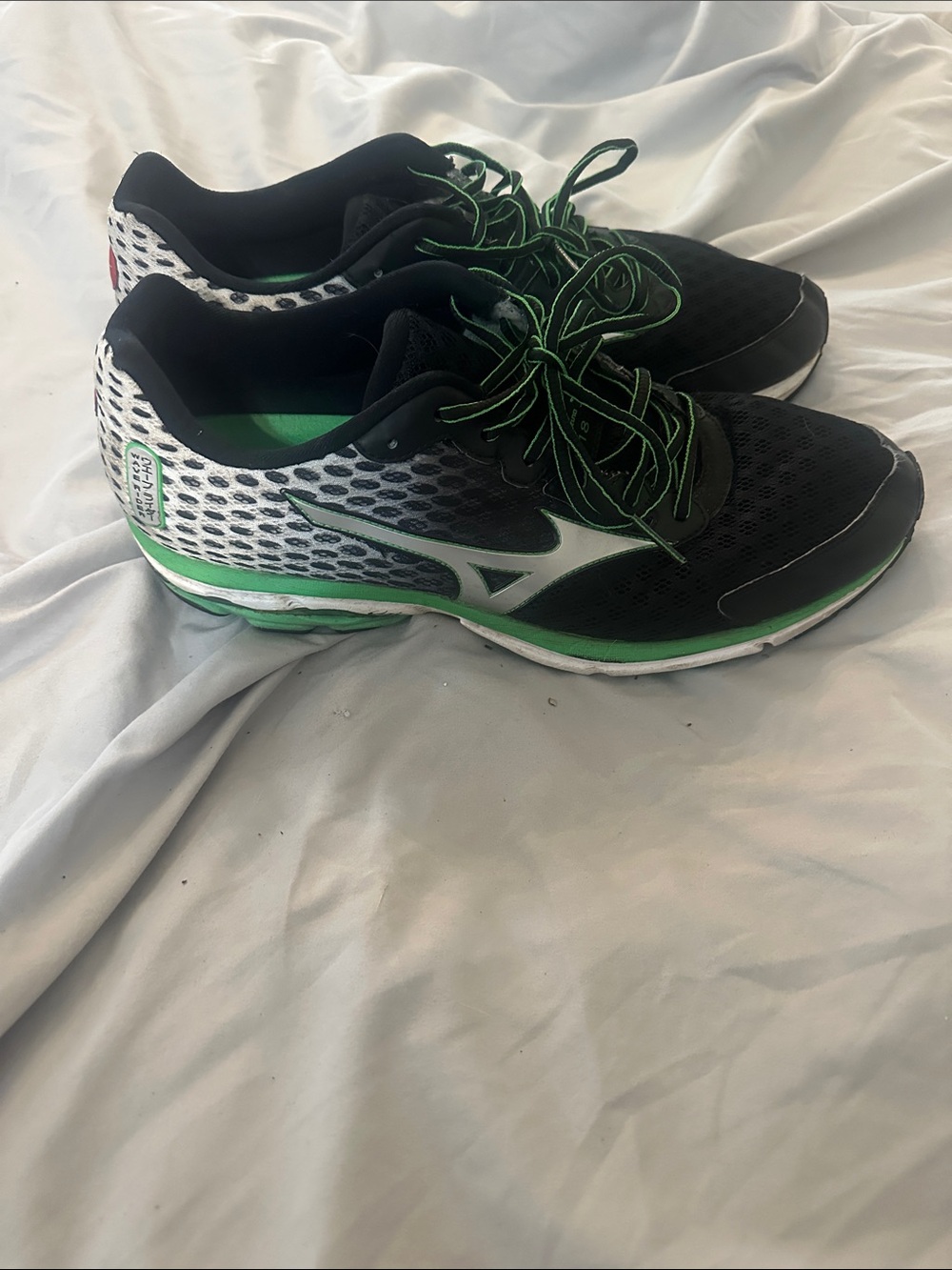 Mizuno Men’s Black & Green Athletic Running Shoes
